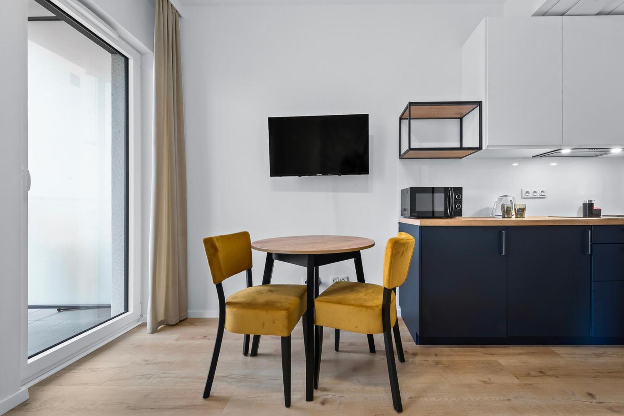 Rentplanet - Apartamenty Kasprzaka Varşovia Exterior foto