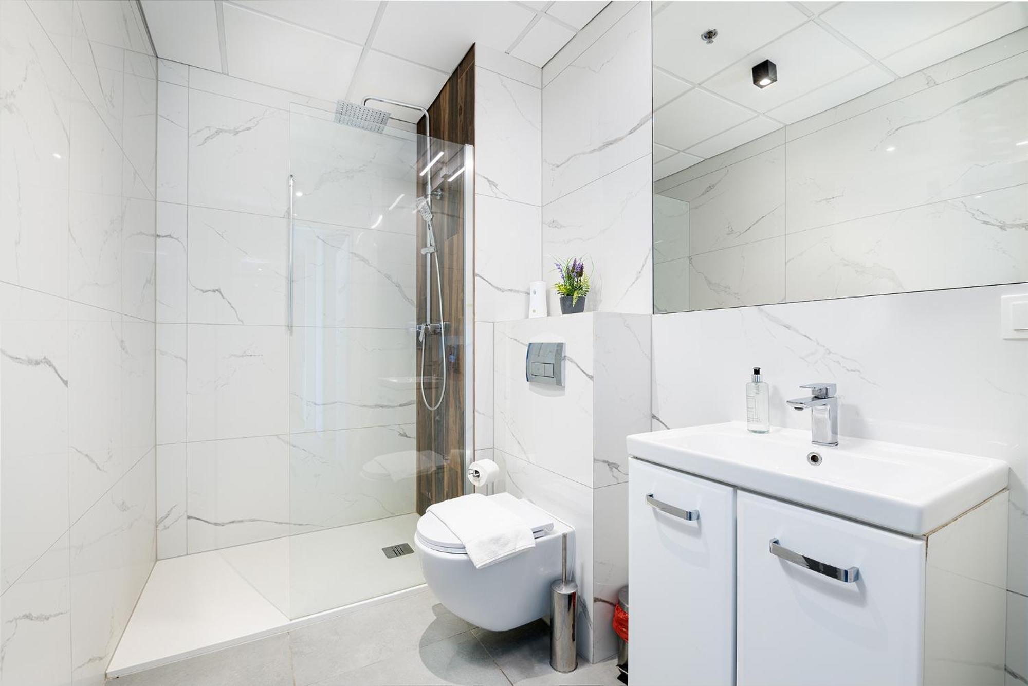 Rentplanet - Apartamenty Kasprzaka Varşovia Exterior foto