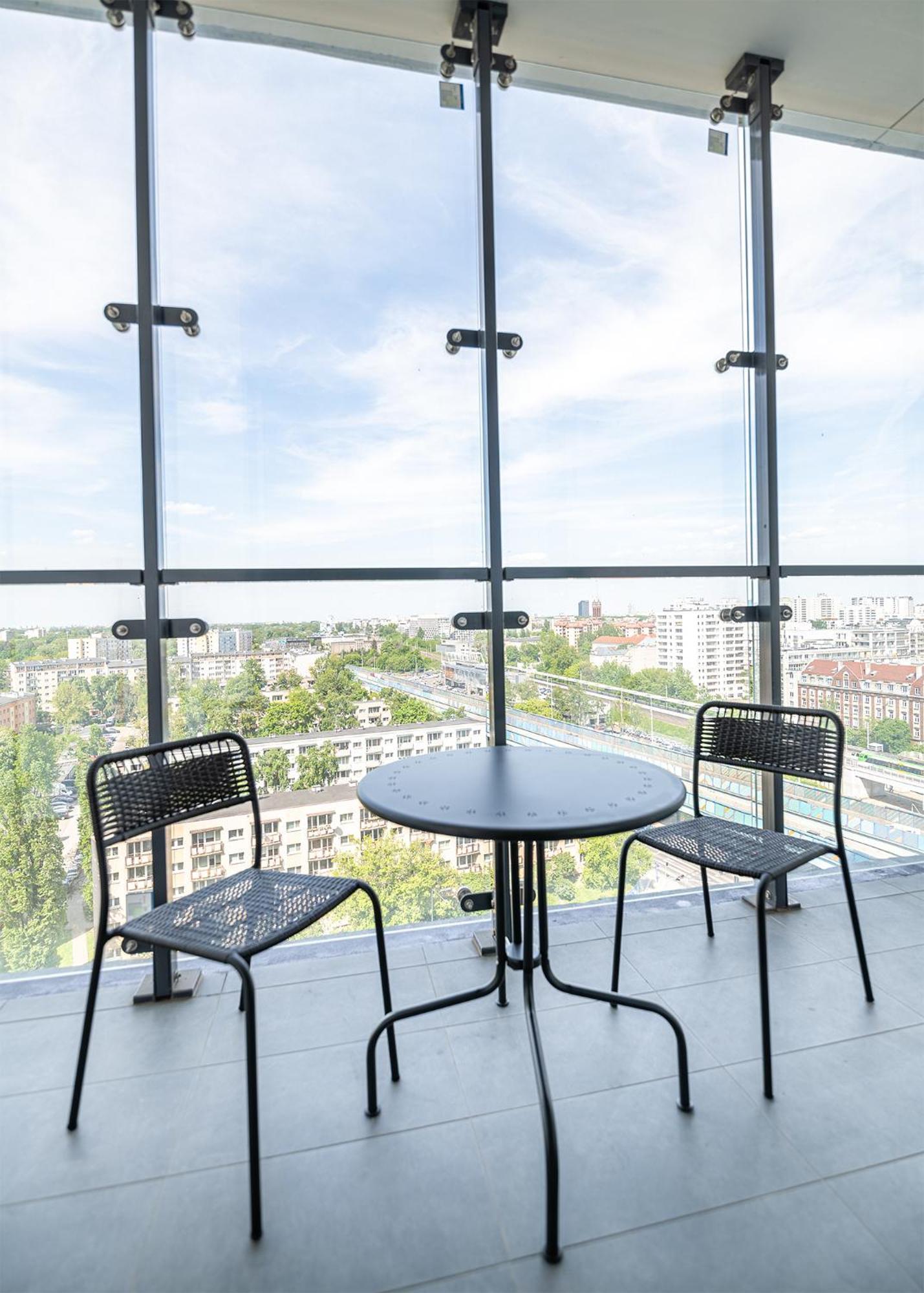 Rentplanet - Apartamenty Kasprzaka Varşovia Exterior foto