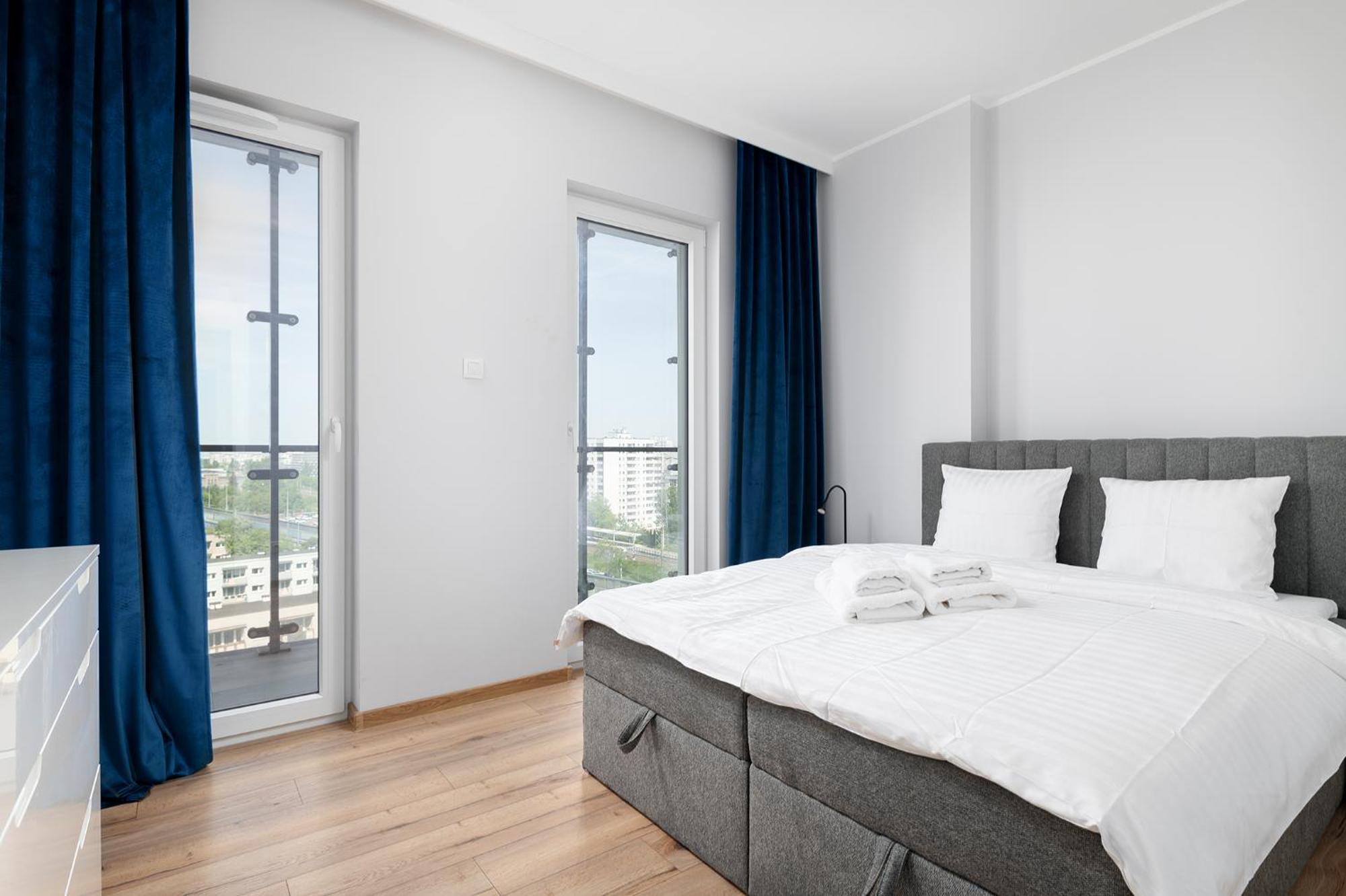 Rentplanet - Apartamenty Kasprzaka Varşovia Exterior foto
