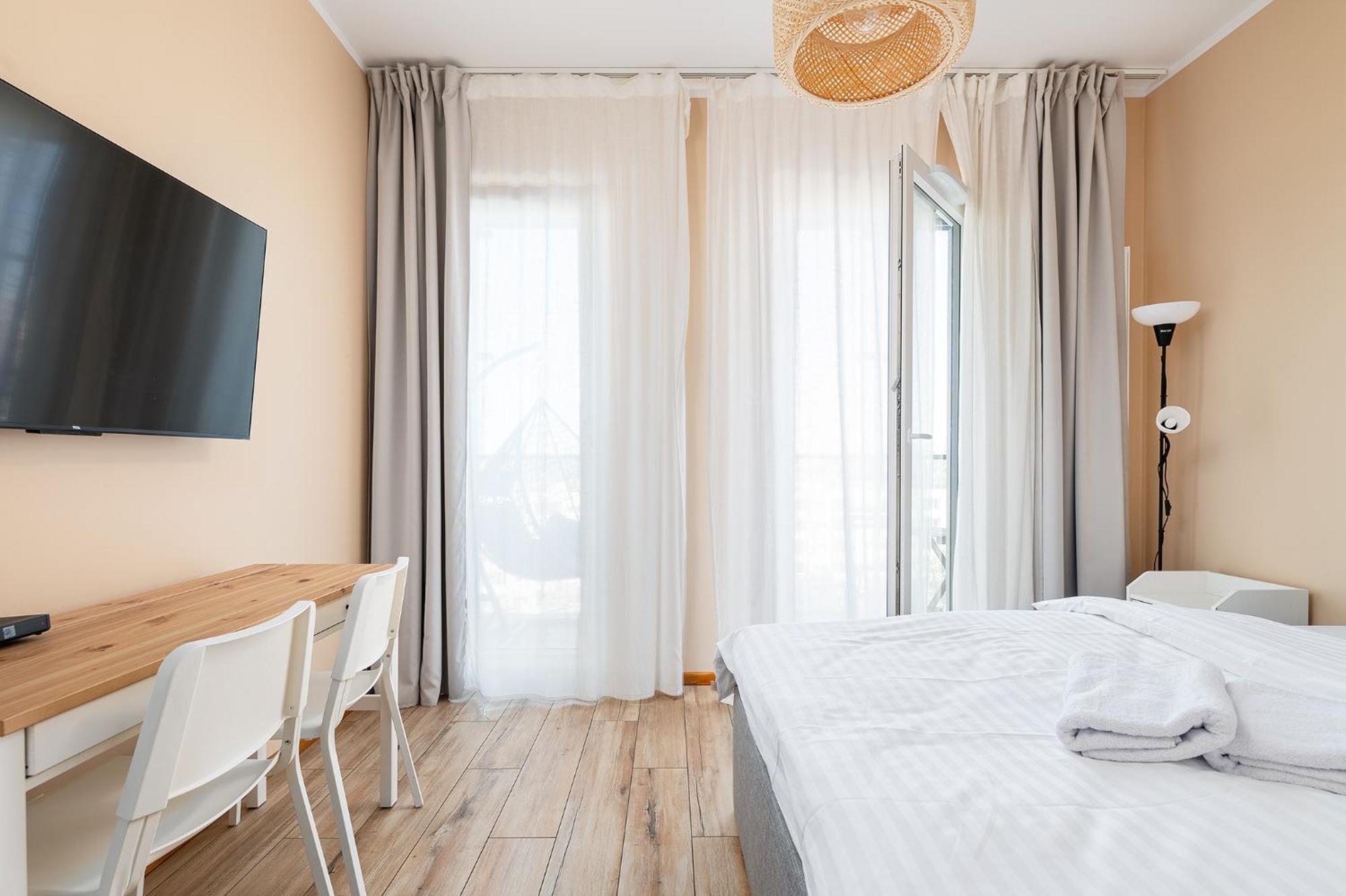 Rentplanet - Apartamenty Kasprzaka Varşovia Exterior foto