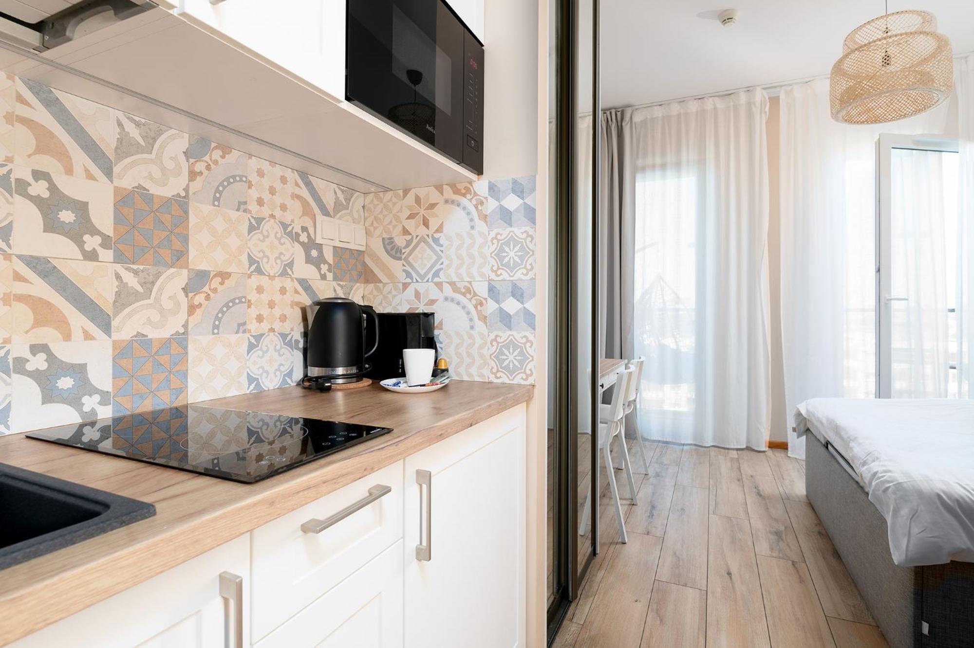 Rentplanet - Apartamenty Kasprzaka Varşovia Exterior foto