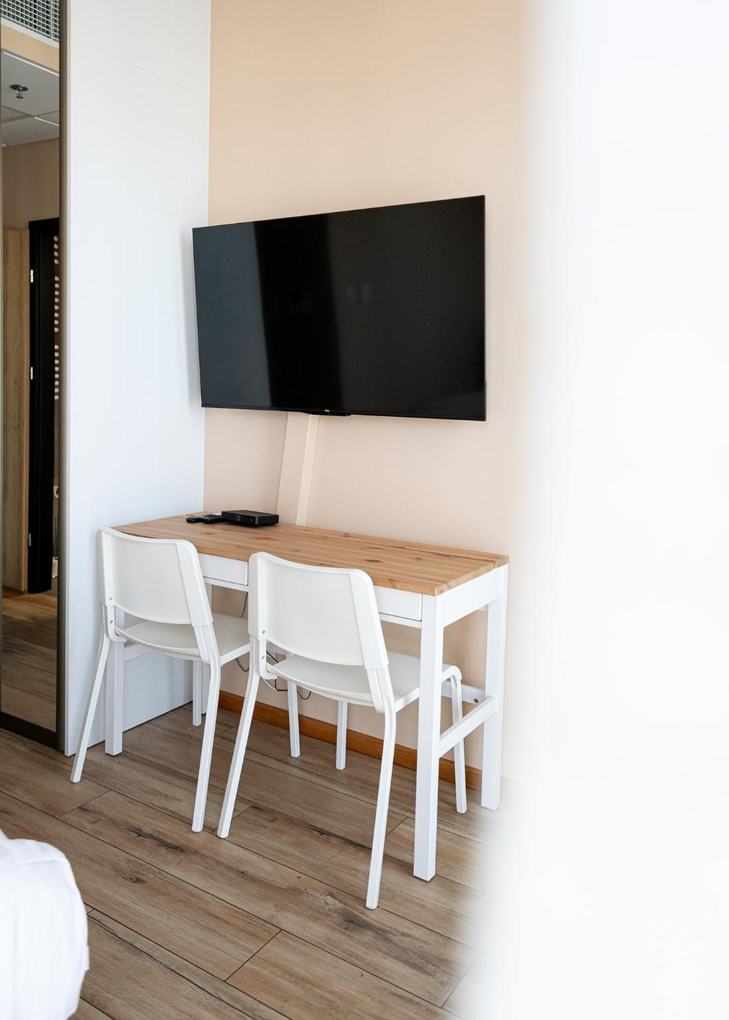 Rentplanet - Apartamenty Kasprzaka Varşovia Exterior foto