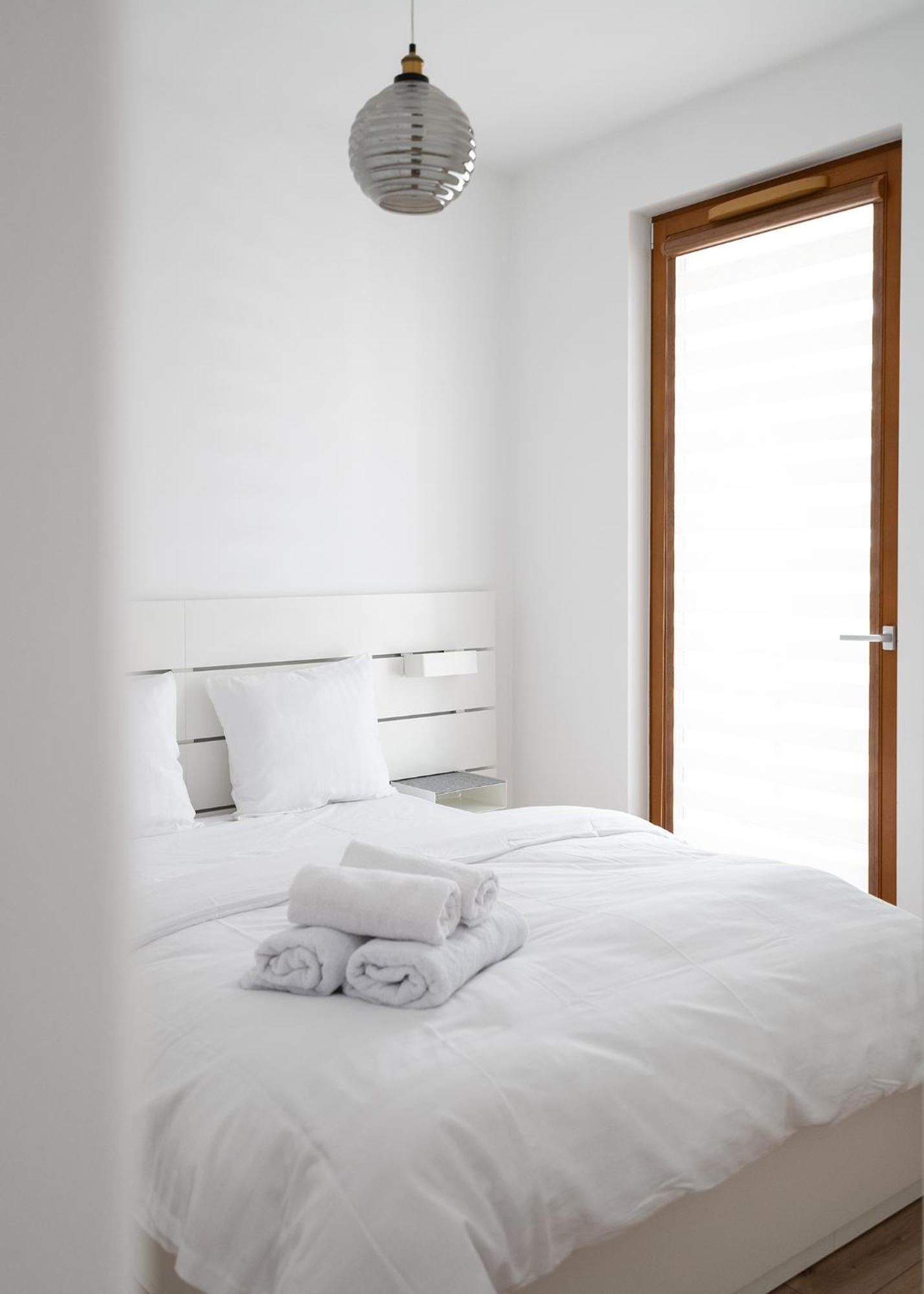 Rentplanet - Apartamenty Kasprzaka Varşovia Exterior foto