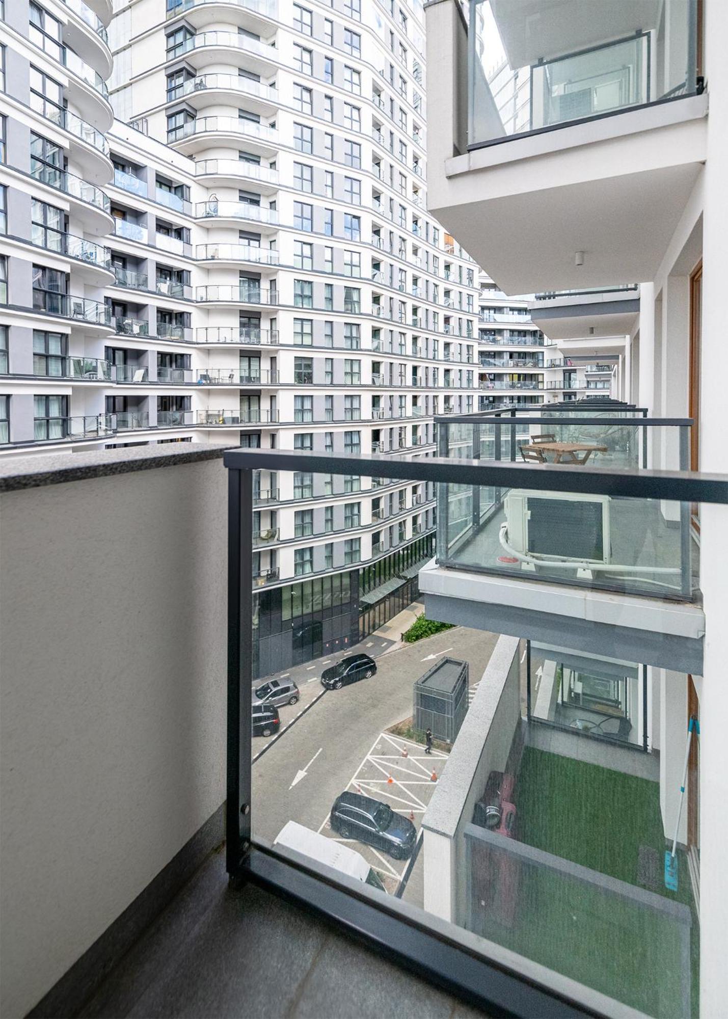 Rentplanet - Apartamenty Kasprzaka Varşovia Exterior foto