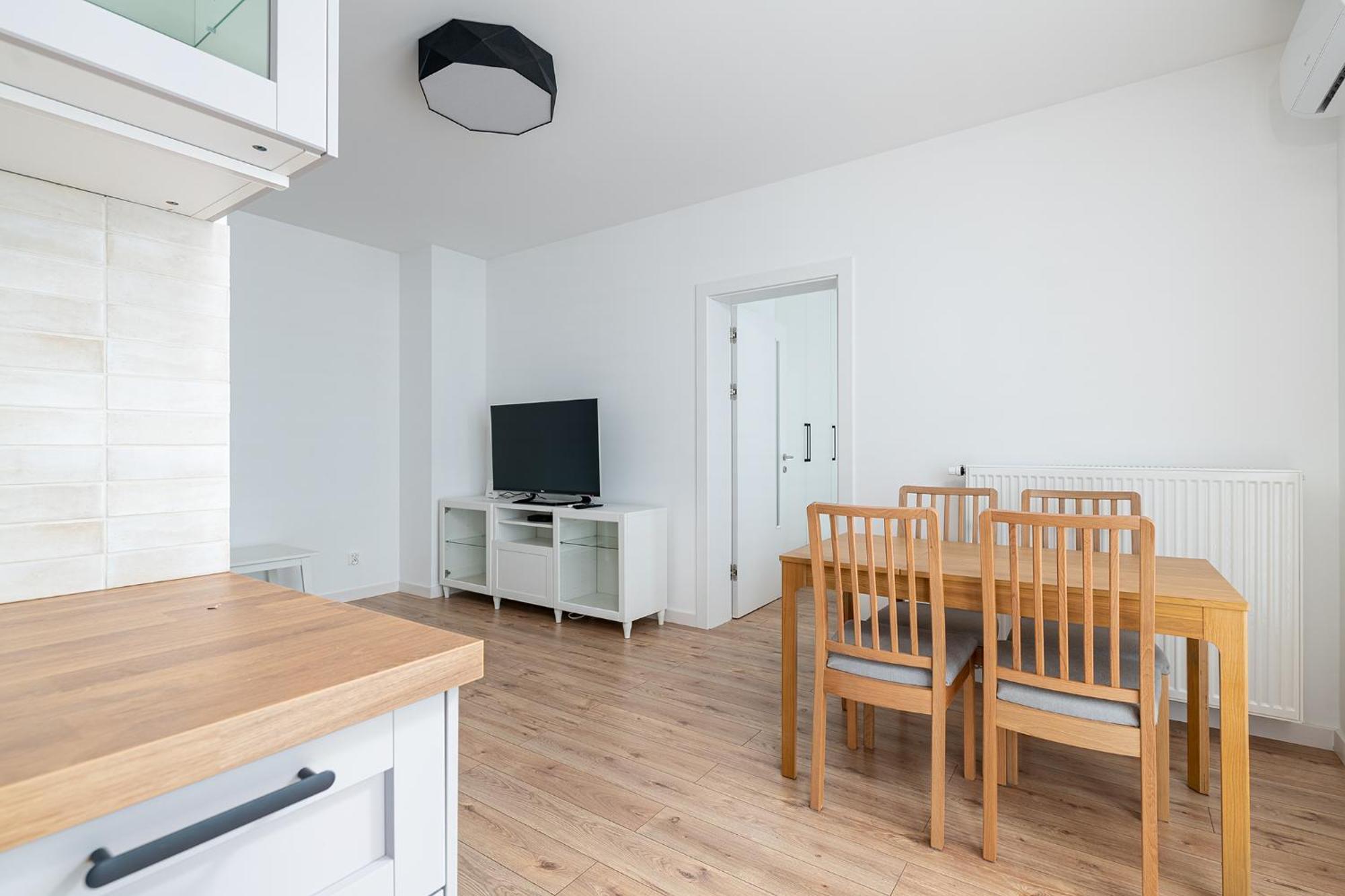 Rentplanet - Apartamenty Kasprzaka Varşovia Exterior foto