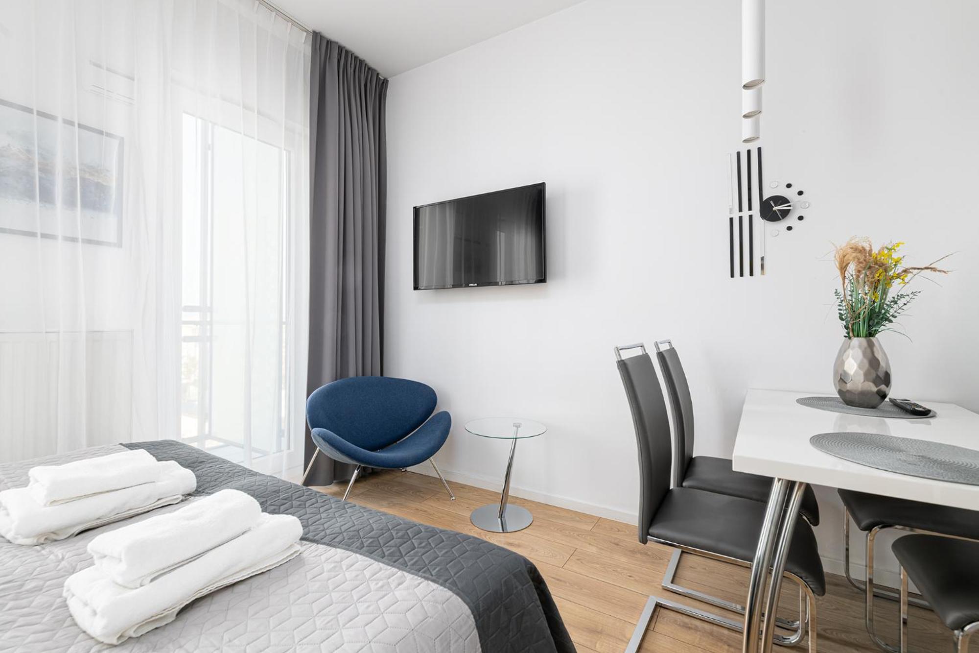 Rentplanet - Apartamenty Kasprzaka Varşovia Exterior foto