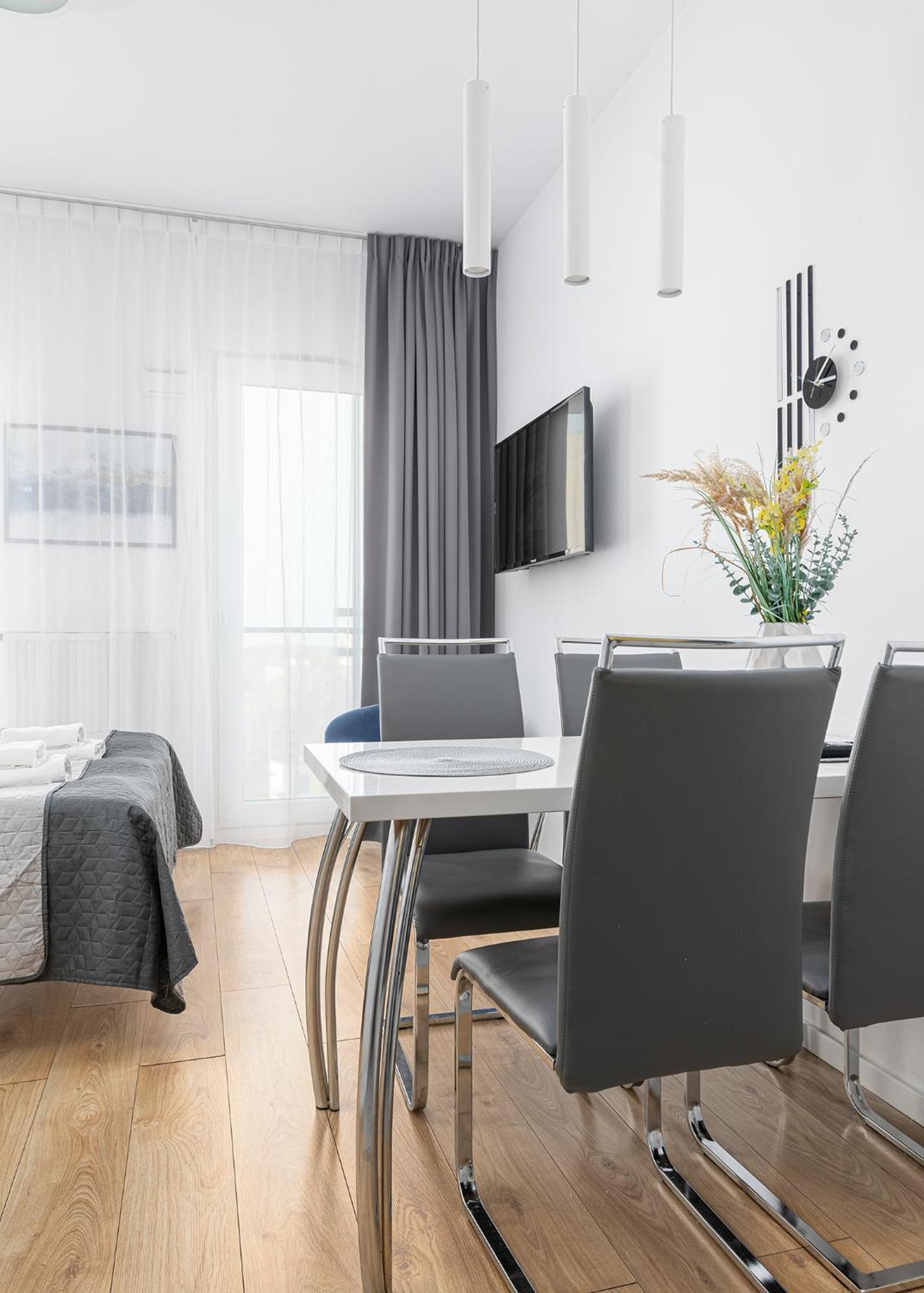 Rentplanet - Apartamenty Kasprzaka Varşovia Exterior foto